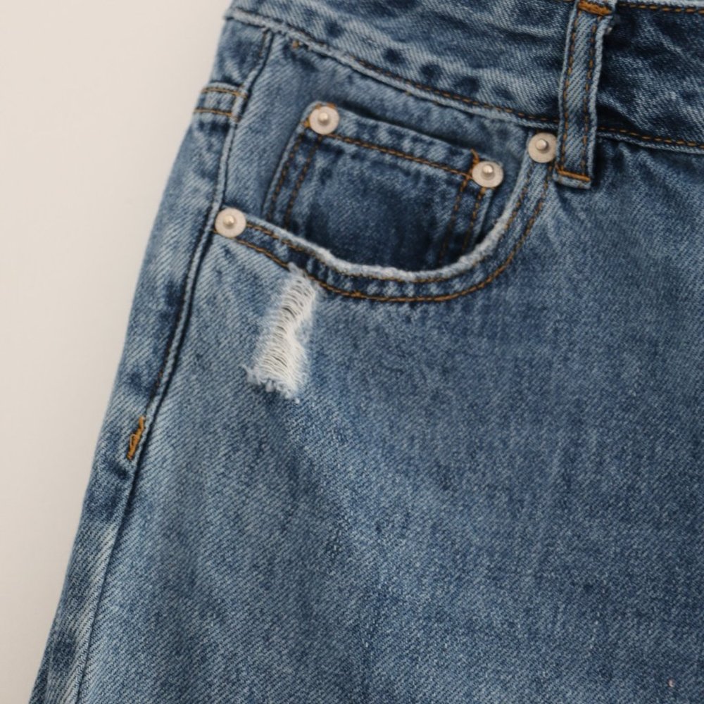 Jean - Picture 2 of 8